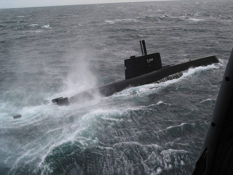 Hydrogen fuel cells may power future submarines