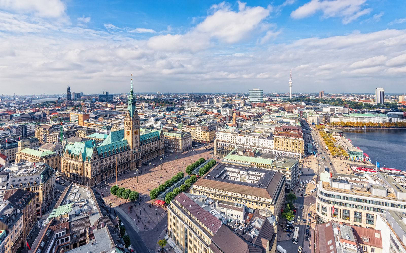 Hamburg and driving with clean transportation
