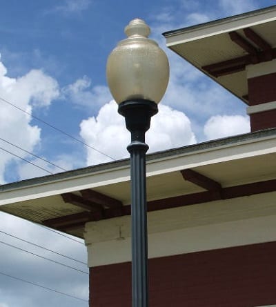 Electric Vehicles - Image of Street Light