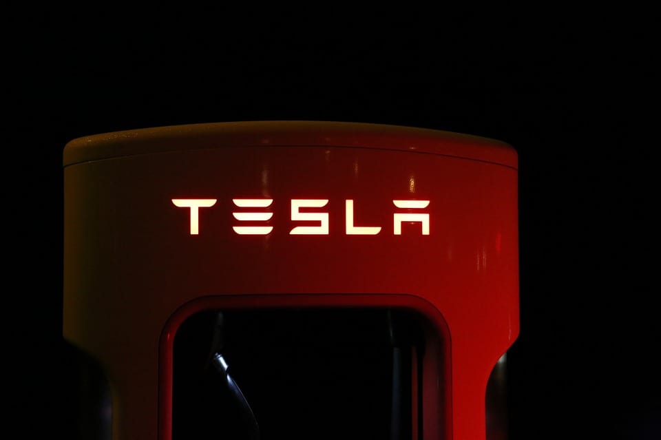 Tesla Model 3 - Tesla Logo