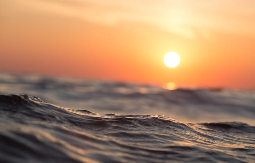 Researchers develop new system to produce hydrogen fuel from sunlight and seawater