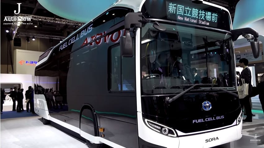 Toyota brings buses equipped with fuel cells to Japan