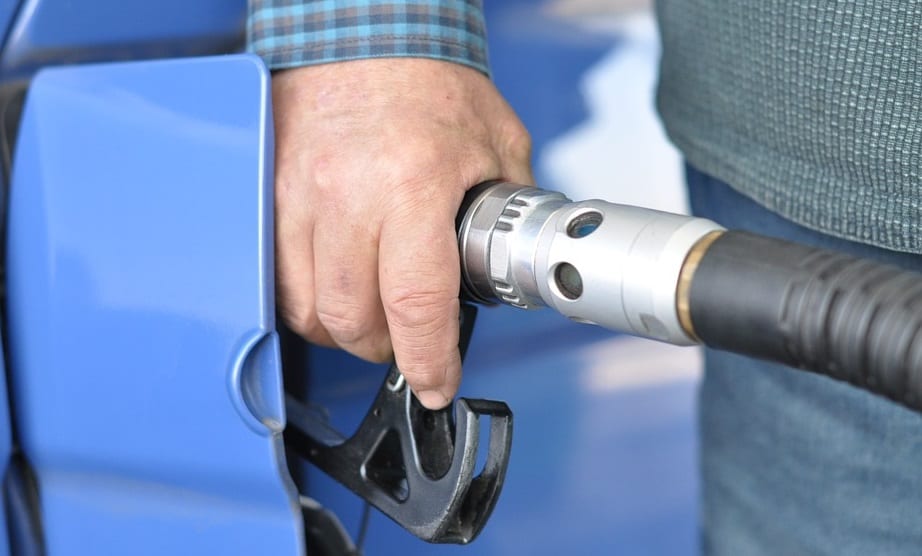 Liquid hydrogen-based fueling station - Person pumping fuel in car