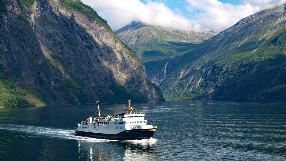 Hydrogen fuel gas system - Boat on water - ferry in Norway