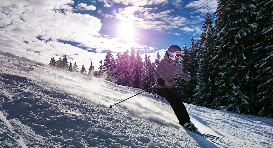 Wind energy contract - Skiing - Ski Resort - Girl Skiing