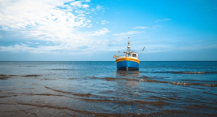 Hydrogen fuel fishin boat - fishing boat on ocean