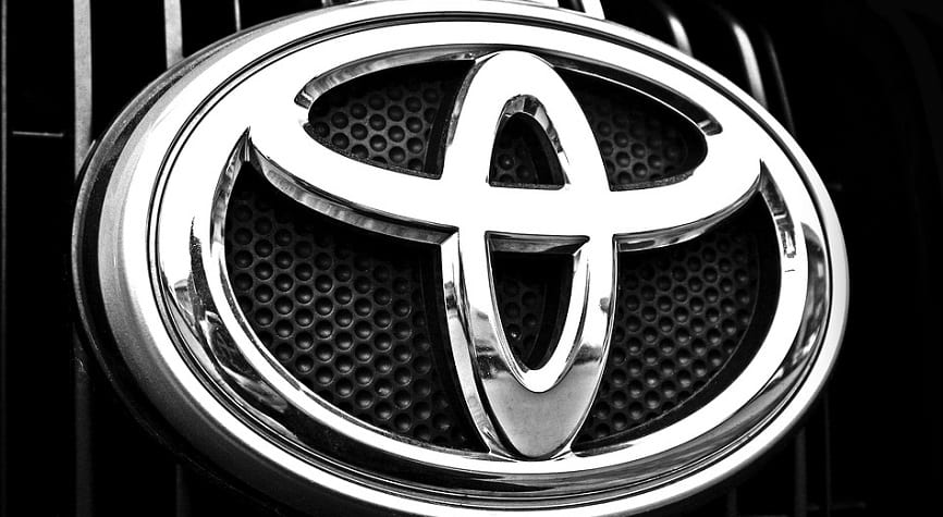 hydrogen fuel cells - Toyota Logo on Car grill