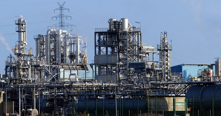 Hydrogen electrolysis plant - image of oil refinery