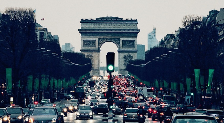 Paris car ban - Paris road - arc de triomphe