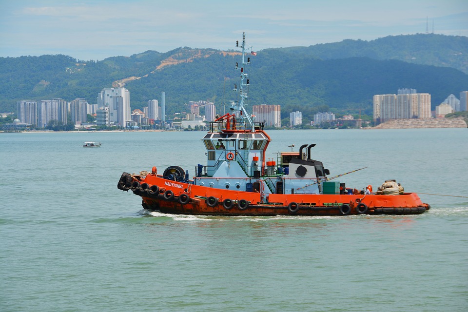 hydrogen fuel push boat - image of tug boat in water