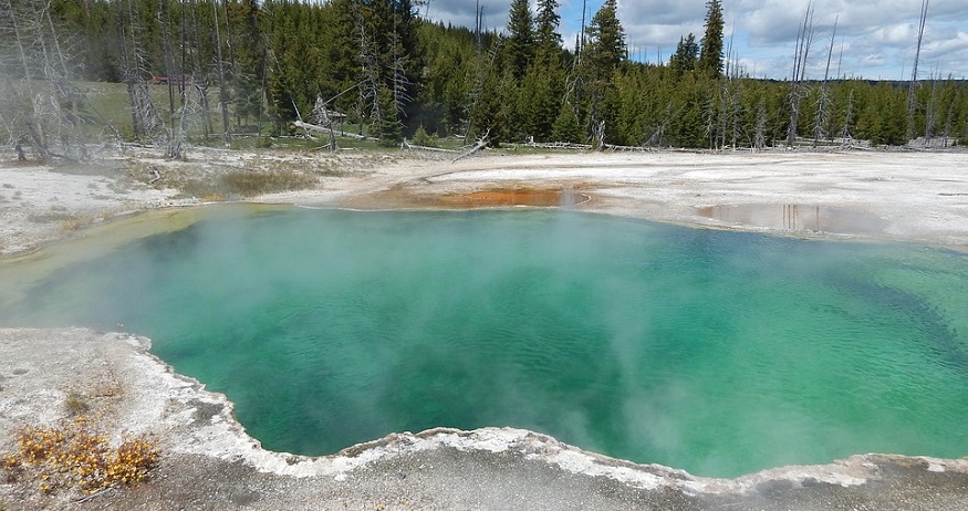 Alberta geothermal power plant - hot springs in yellowstone