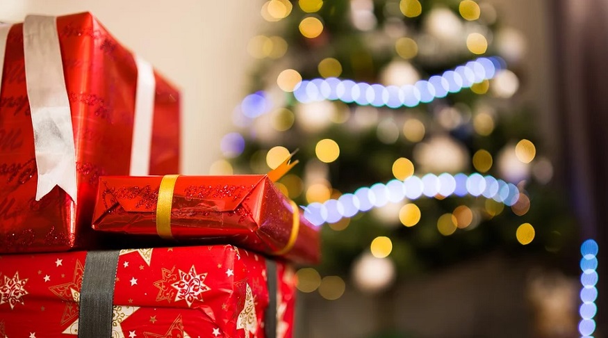 eco-friendly Christmas - Christmas gifts and Christmas tree