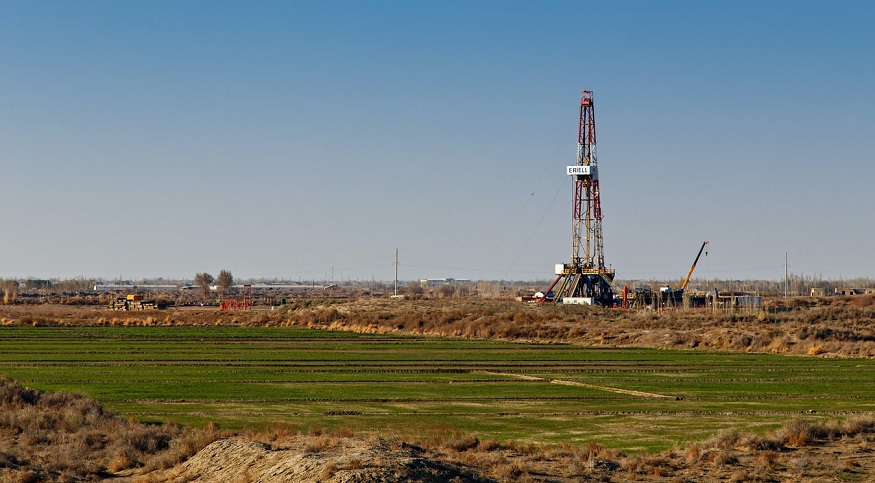 California Fracking Ban - oil rig in field