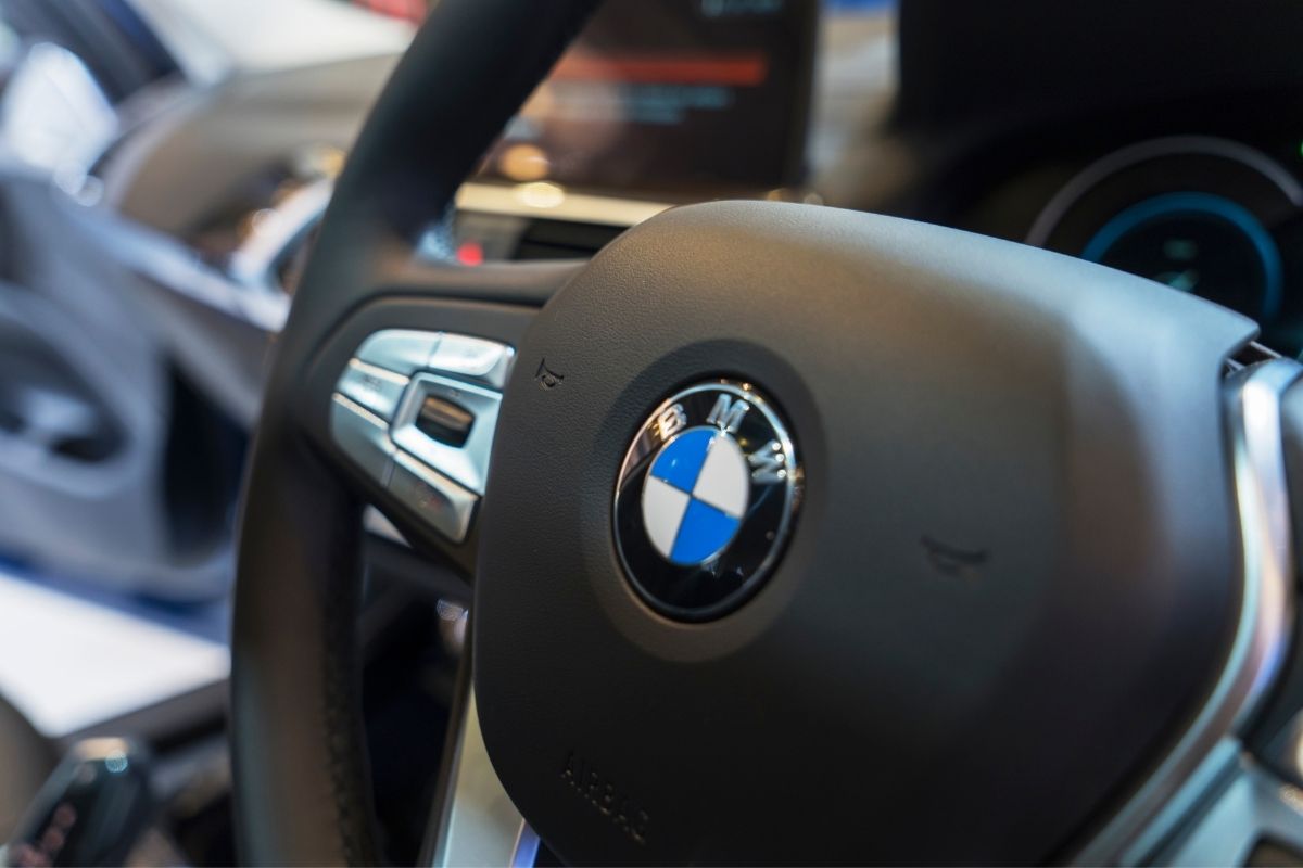 Hydrogen fuel cars - BMW car steering wheel