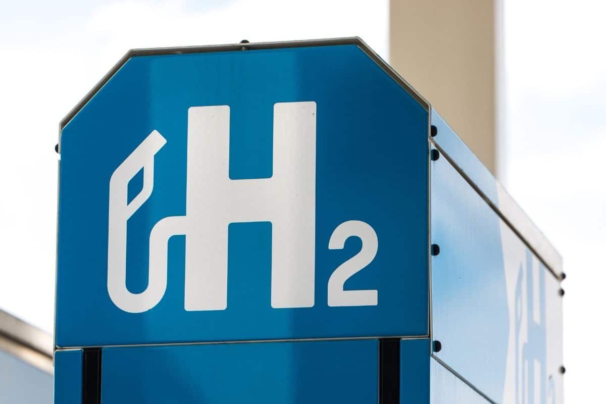 Hydrogen fuel cell - H2 refueling