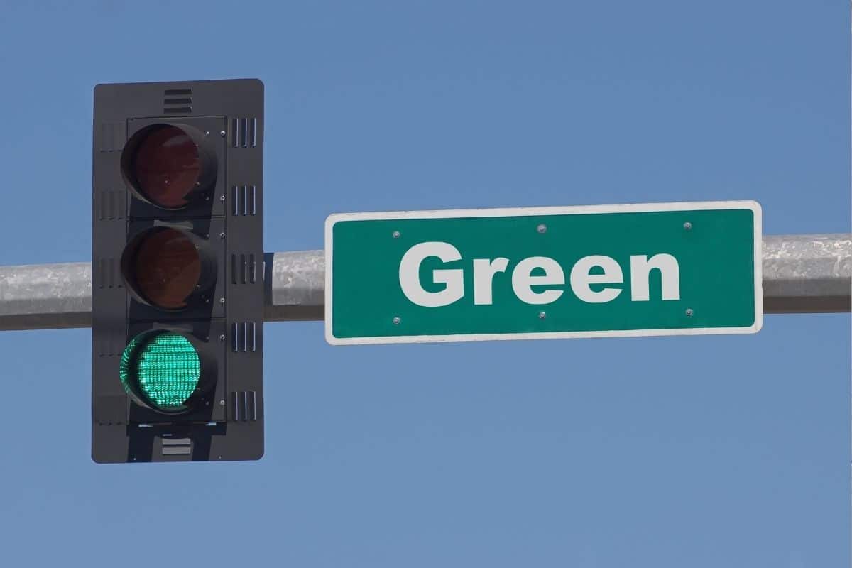 Green hydrogen fuel - green traffic light