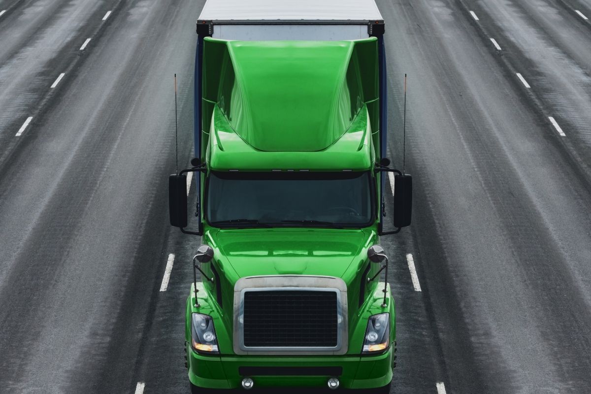 Hydrogen fuel cell - Truck on road - green