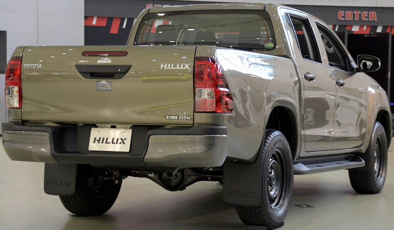 Hydrogen fuel cell - Image of Toyota Hilux X GUN125 rear