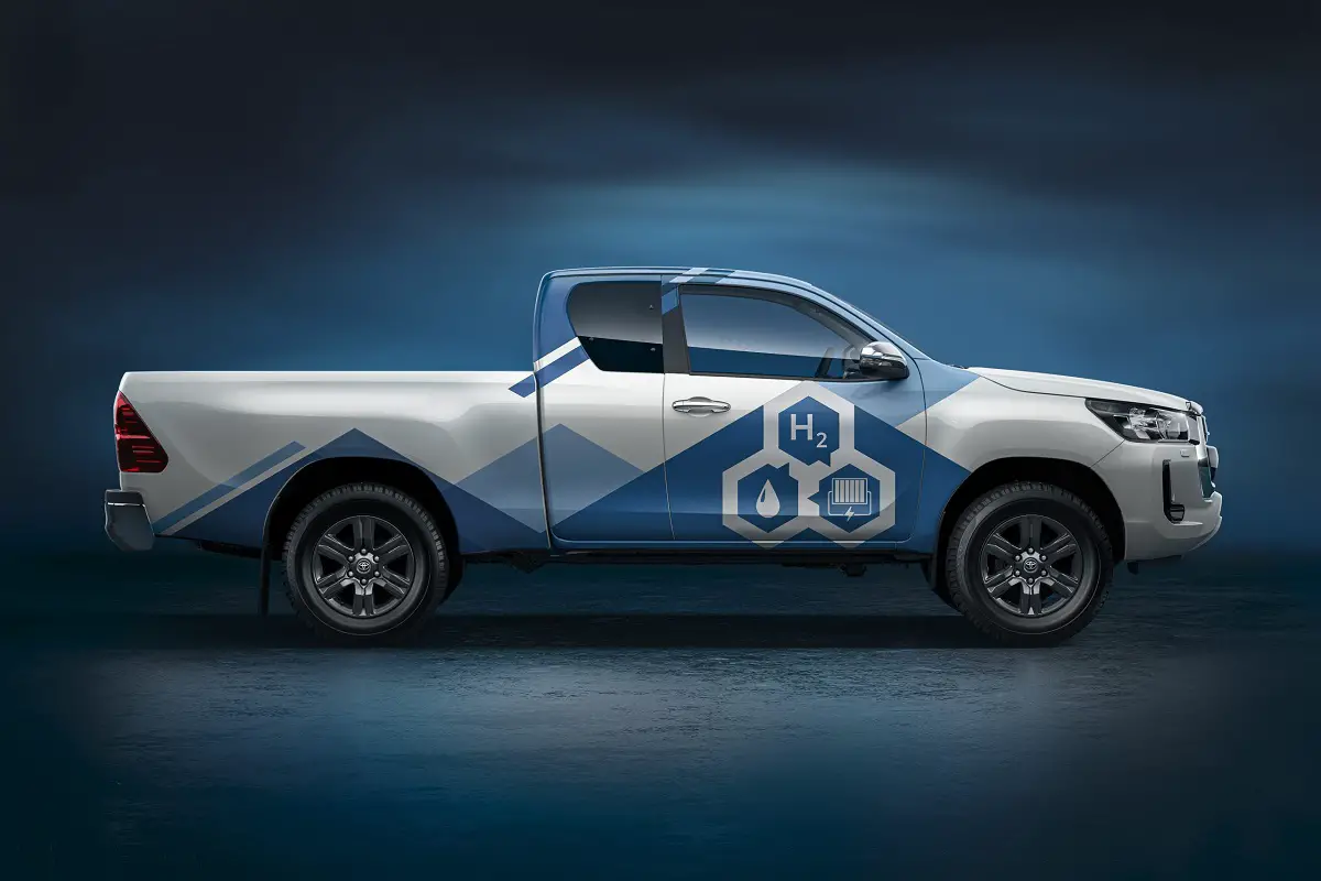 fuel cell truck - hiluxh2 pr - side scaled