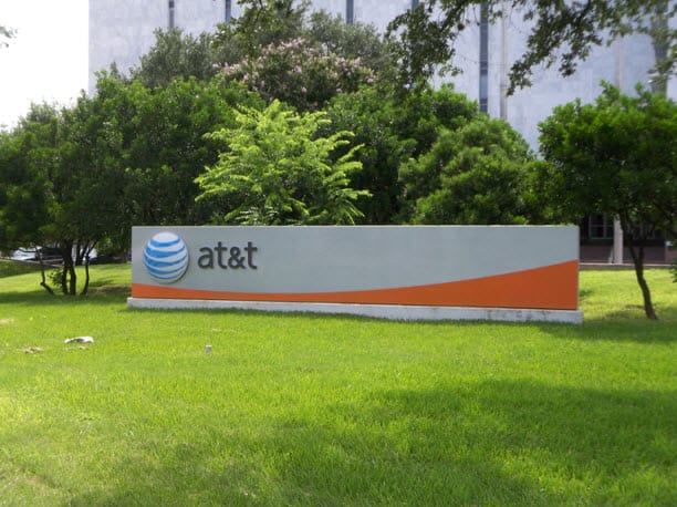 AT&T and Bloom Energy team to bring fuel cells to California