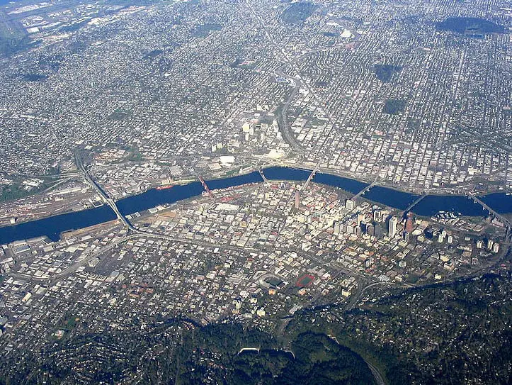 Portland General Electric Company seeks out clean energy projects Portland General Electric Company seeks out clean energy projects