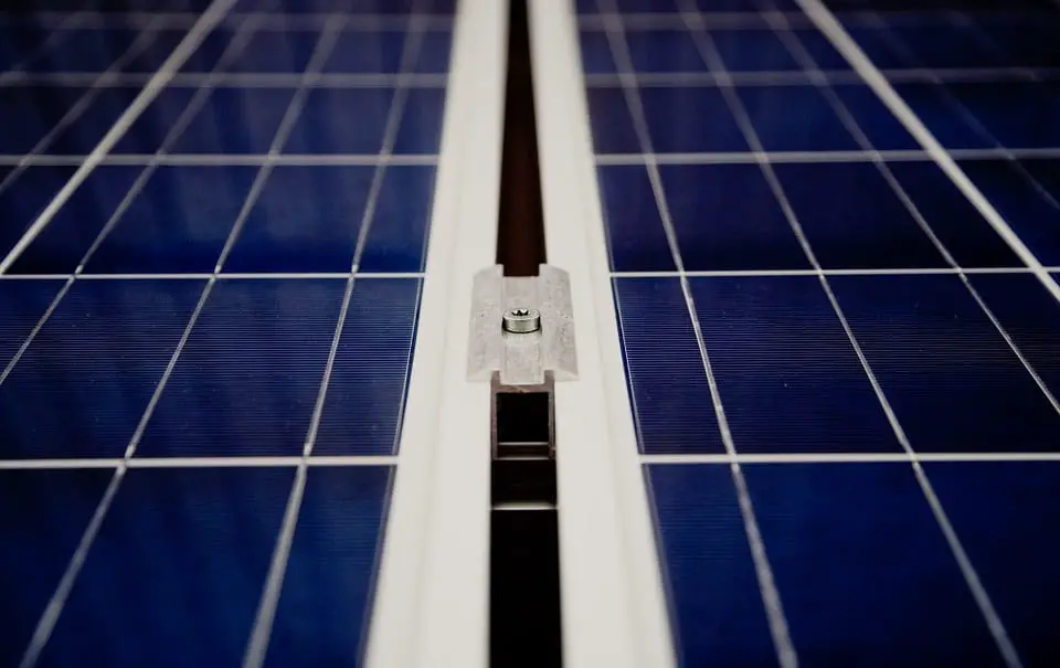 Tesla offers more information about its new solar energy roof tiles Tesla offers more information about its new solar energy roof tiles