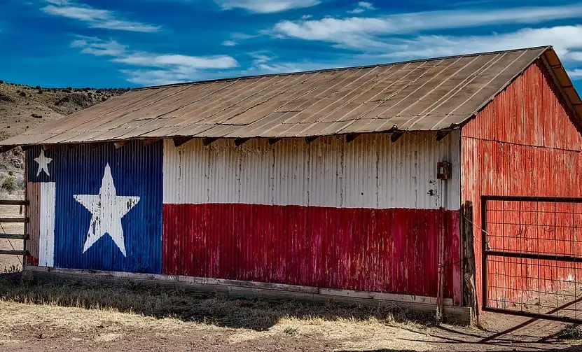 Clean Energy - Image of barn in Texas with flag