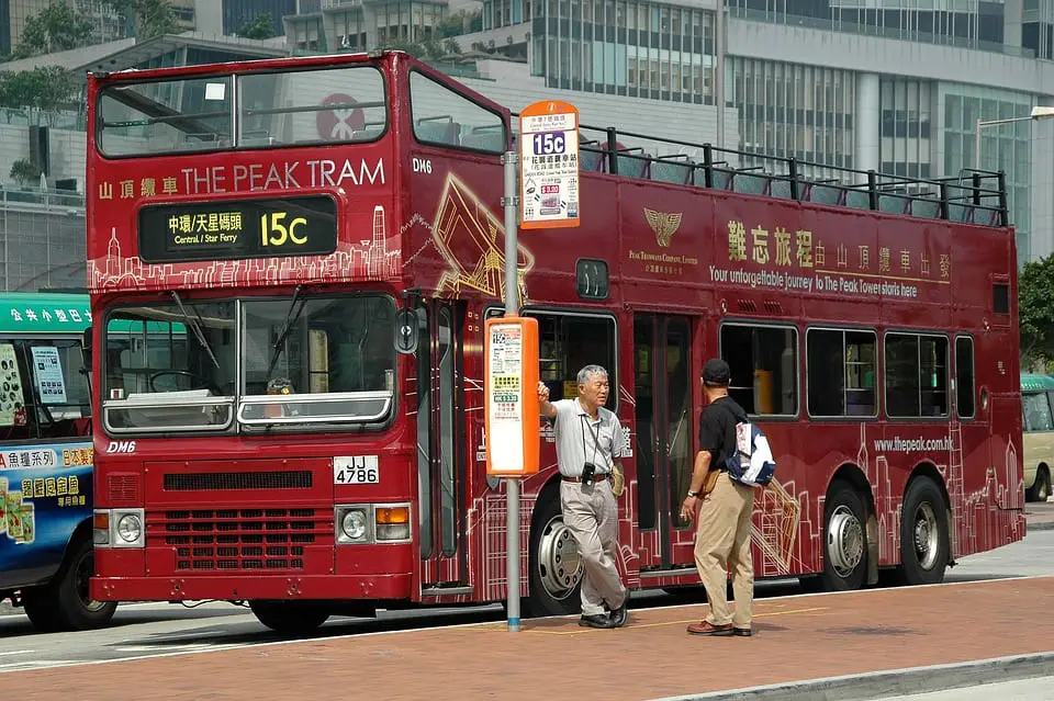 Bus powered by hydrogen fuel debuts in Chengdu, China