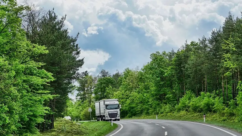 Fuel Cell Trucks - Truck on Raod