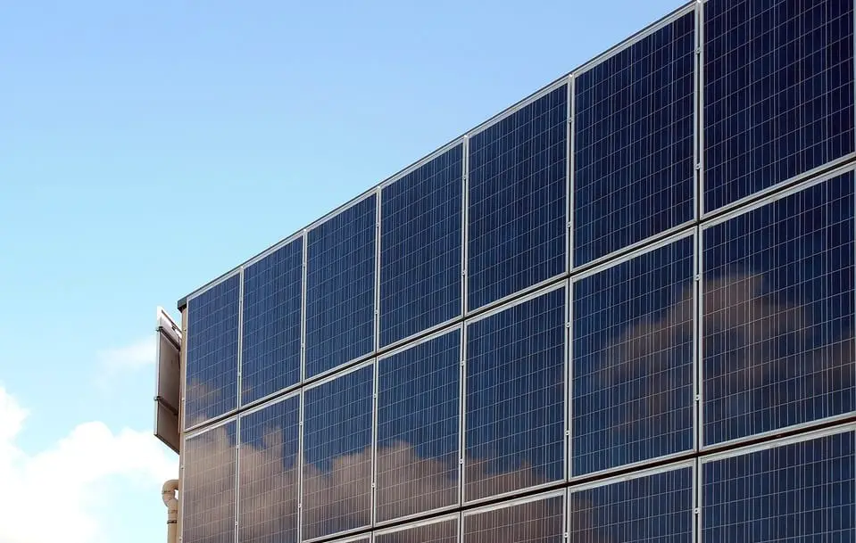 IRS to extend solar power incentives to boost clean energy market