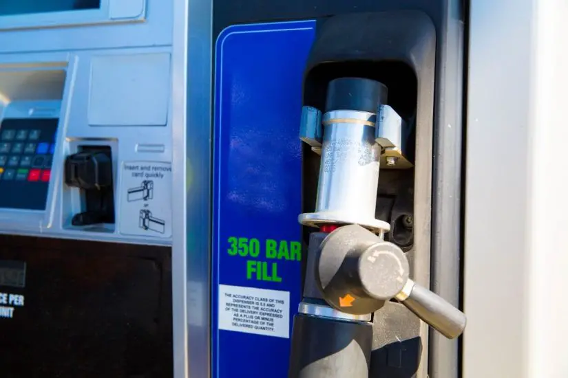 hydrogen refueling toyota mirai gas station