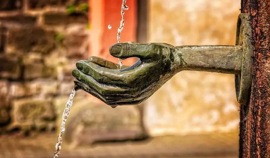 Solar Powered water - clean drinking water - fountain