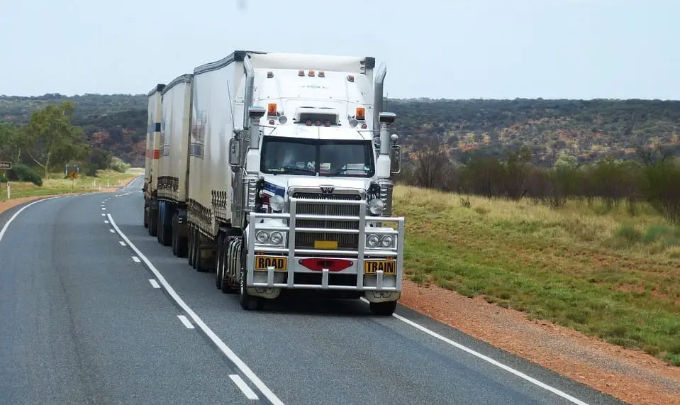 hydrogen fuel cell truck - Truck on road