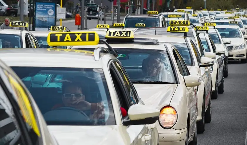 Hydrogen Taxis - Taxis in street