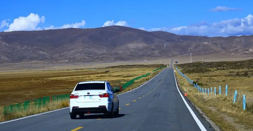 hydrogen fuel industry - car on road in China