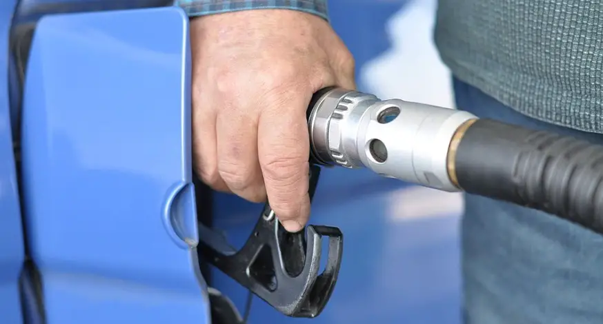 Hydrogen fuel stations - Refueling vehicle at gas station