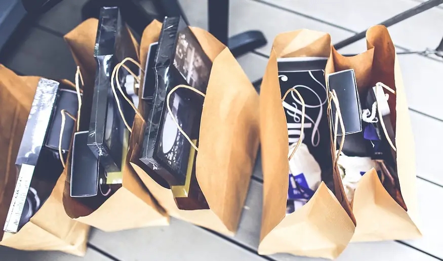 Unique Pop-up Store in Sardinia lets shoppers exchange trash for recycled goods Unique Pop-up Store in Sardinia lets shoppers exchange trash for recycled goods