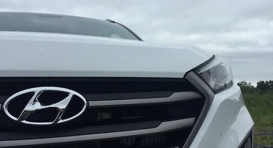 President Moon Jae-in reveals his new official vehicle is a hydrogen car President Moon Jae-in reveals his new official vehicle is a hydrogen car