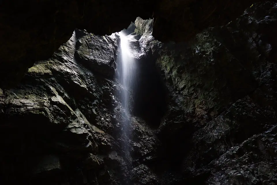 undergroud hydrogen storage research - cave - rocks