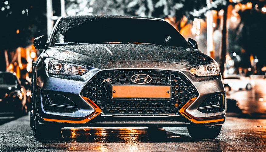 Nexo FCEV - Hyundai veicle in rain