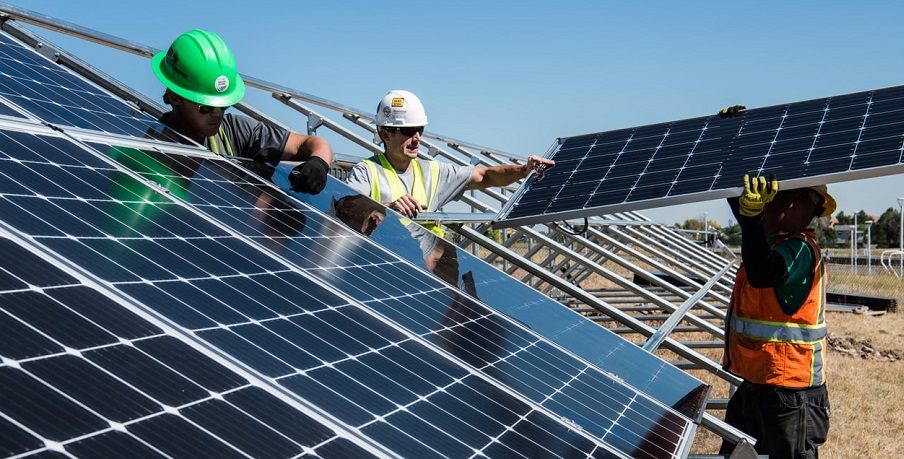 US solar installations benefit boosts energy industry employment US solar installations benefit boosts energy industry employment