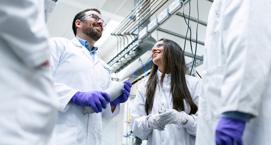 Artificial Leaf - researchers standing in a group