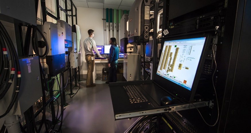 Borohydride fuel cells - Researchers in lab