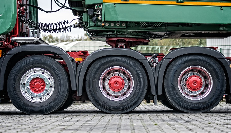 Heavy-Duty Fuel Cell - Transport truck - wheels
