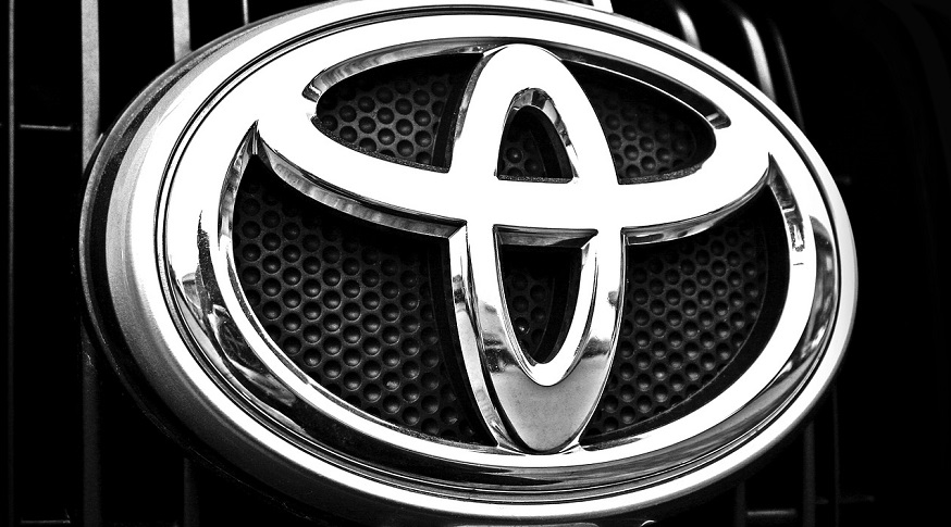 Toyota Hydrogen - Toyota Symbol on car grill