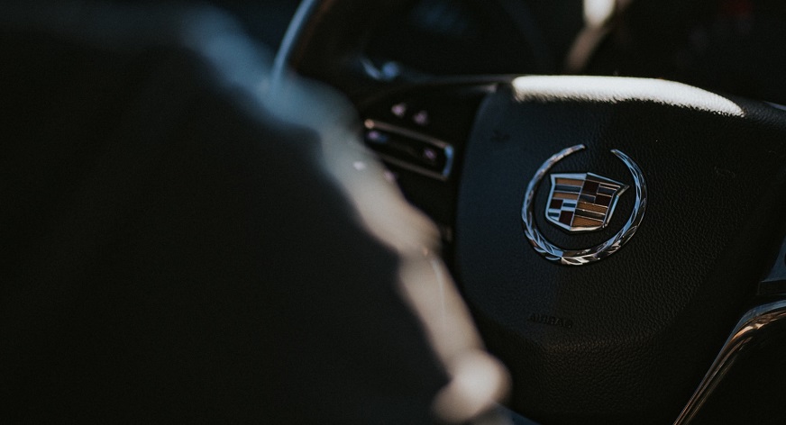 Cadillac electric cars - Cadillac symbol on steering wheel