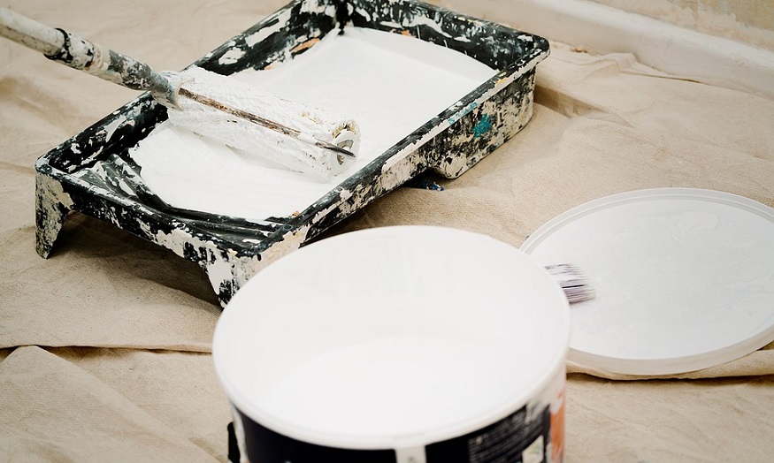 Cooling paint - Can of white paint - painting