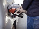Flexible hydrogen filling station - Person refuelling car