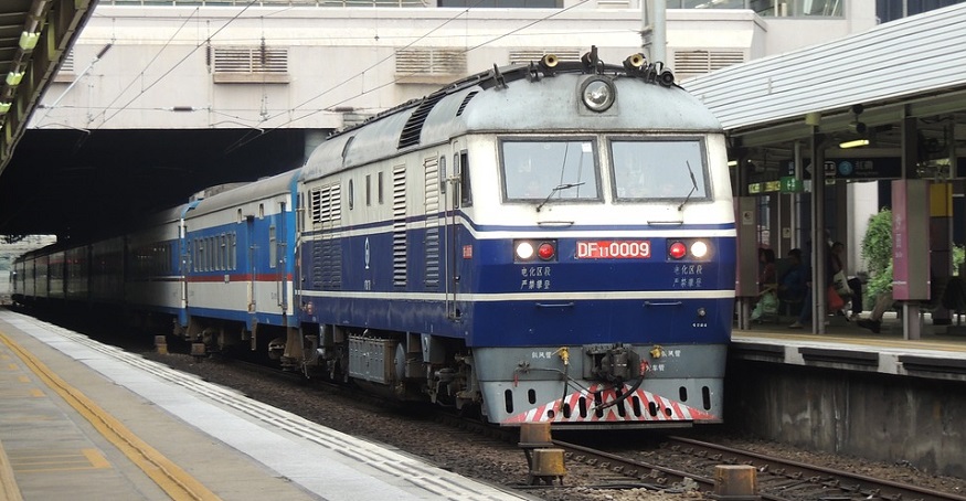 First fuel cell hybrid train locomotive in China complete