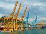 Green hydrogen hub in Brazil - Image of a port with cranes